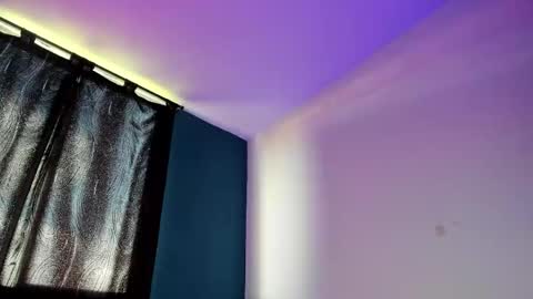 Snapshot of paulin01_ chatting on 11.18.25 Paulina online show from 11.18.25