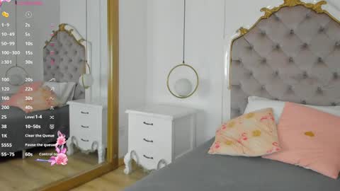 paulina lux online show from 04.12.26