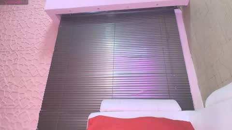 Snapshot of paulinasaeenz chatting on 02.25.25 PaulinaSaennz online show from 02.25.25