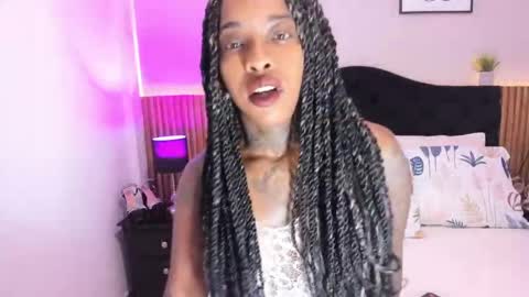 Pauline online show from 04.12.26