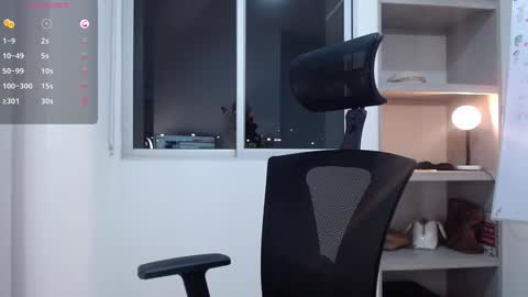 Snapshot of paulirose chatting on 01.11.25 paulirose online show from 01.11.25