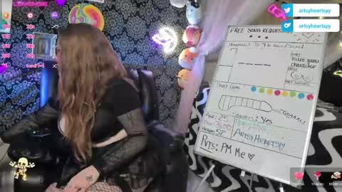 ArtsyHeartsyy online show from 12.19.24