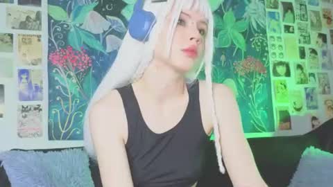 Snapshot of peacchypawss chatting on 07.13.26 Eva online show from 07.13.26