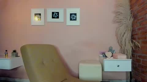 peach tyron online show from 02.04.25