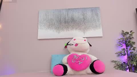 Snapshot of peachbrii chatting on 10.30.25 Briana online show from 10.30.25