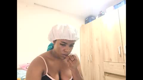 Snapshot of peachbrii chatting on 11.25.25 Briana online show from 11.25.25