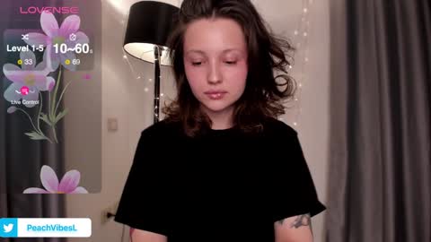 Snapshot of peachvibes chatting on 12.23.24 Lili online show from 12.23.24