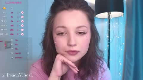 Snapshot of peachvibes chatting on 03.08.25 Lili online show from 03.08.25
