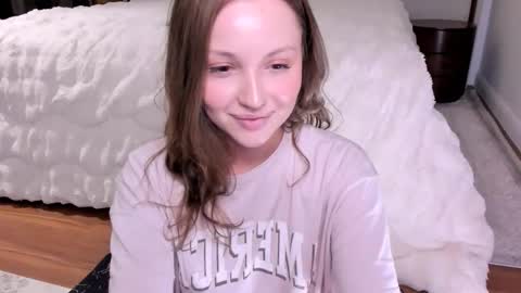 Snapshot of peachvibes chatting on 10.06.25 Lili online show from 10.06.25