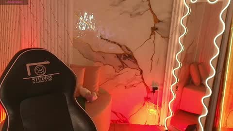 peachy_tay online show from 04.07.26