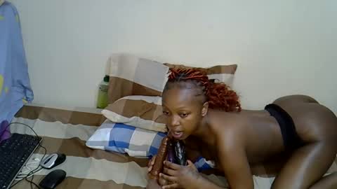 Snapshot of peachysparkel chatting on 02.21.26 peachysparkel online show from 02.21.26