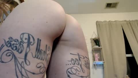 Snapshot of peachyykat chatting on 12.21.24 kat online show from 12.21.24