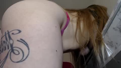 Snapshot of peachyykat chatting on 10.12.25 kat online show from 10.12.25