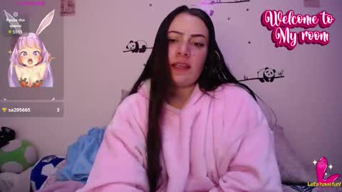 Snapshot of pearl_3 chatting on 10.23.25 Pearl online show from 10.23.25