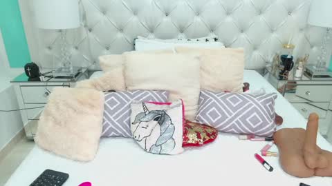 Penelope Laurent online show from 01.23.25