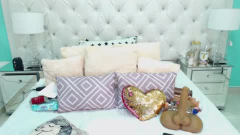 Penelope Laurent online show from 09.11.25