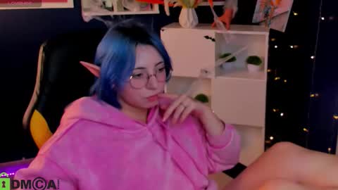 Snapshot of penny_stanley chatting on 10.30.25 penny online show from 10.30.25