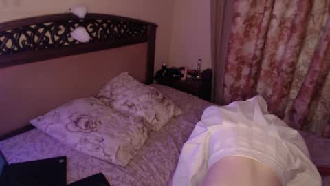 Snapshot of peralez_f chatting on 05.22.26 Farida online show from 05.22.26