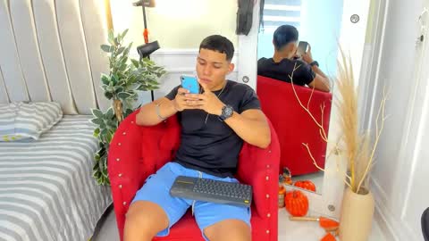 Snapshot of percy_god chatting on 10.01.25 percy_god online show from 10.01.25