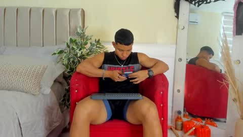 Snapshot of percy_god chatting on 10.08.25 percy_god online show from 10.08.25