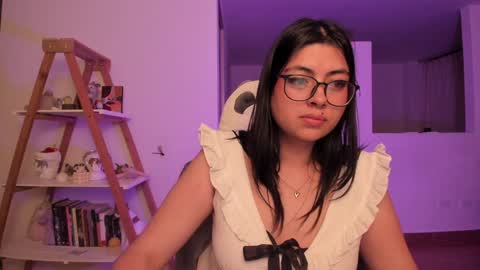 Sarah Ana Banana online show from 02.04.25