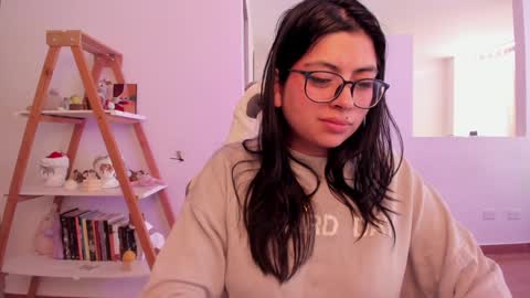 Sarah Ana Banana online show from 02.04.25