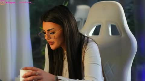 Dee online show from 12.23.24