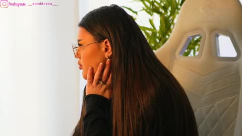 Dee online show from 02.19.25