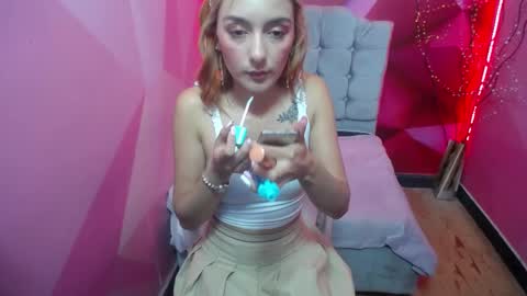 Snapshot of perla_red chatting on 01.29.25 PERLA RED online show from 01.29.25