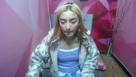 Snapshot of perla_red chatting on 02.01.25 PERLA RED online show from 02.01.25