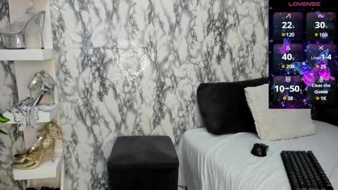 Perla Thompson online show from 02.26.25