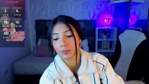 Snapshot of perlaa_moon_ chatting on 06.15.26 PERLA online show from 06.15.26