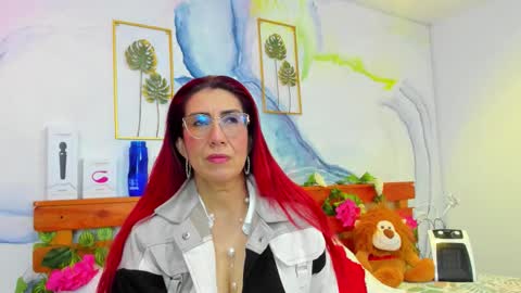 Snapshot of perlafranco chatting on 11.24.25 Perla Franco online show from 11.24.25