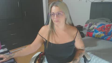 Snapshot of perlagoloza05 chatting on 02.03.25 goloza online show from 02.03.25