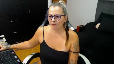 Snapshot of perlagoloza05 chatting on 11.09.25 goloza online show from 11.09.25