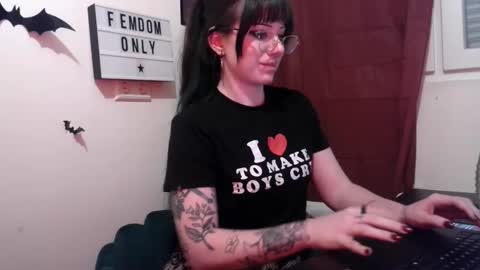 Snapshot of persephones_garden chatting on 04.25.26 Persephone online show from 04.25.26