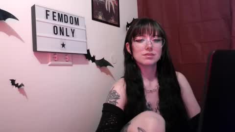 Snapshot of persephones_garden chatting on 05.05.26 Persephone online show from 05.05.26