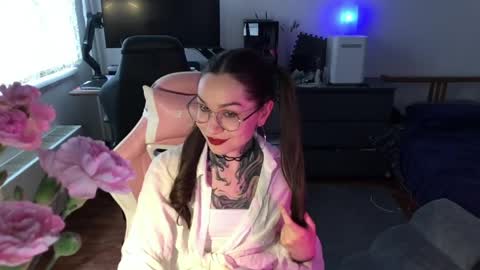 petal_dust_ online show from 04.08.26