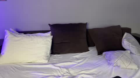 Snapshot of petalpage chatting on 11.19.25 petalpage online show from 11.19.25