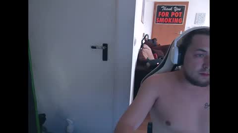 Snapshot of peteisbad chatting on 03.12.25 peteisbad online show from 03.12.25