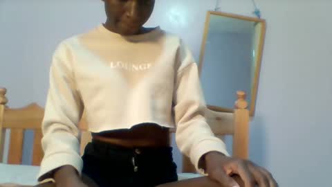 Snapshot of petite_ariana chatting on 02.12.26 ariana online show from 02.12.26