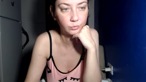 Snapshot of petite_danielle chatting on 07.16.26 petite_danielle online show from 07.16.26