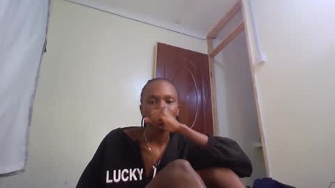 Snapshot of petite_desiree chatting on 02.22.26 Desiree online show from 02.22.26