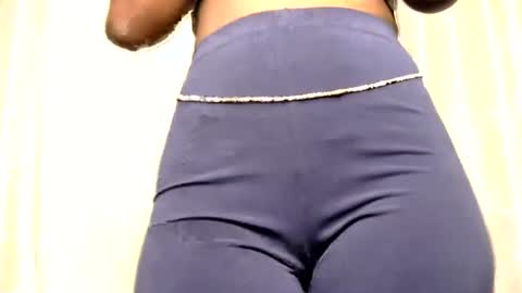 Snapshot of petite_freakette chatting on 06.19.26 Moon online show from 06.19.26