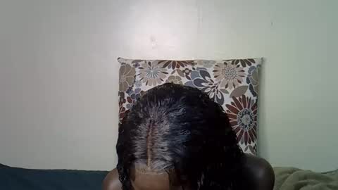 Snapshot of petite_lunar chatting on 10.15.25 Lunar online show from 10.15.25