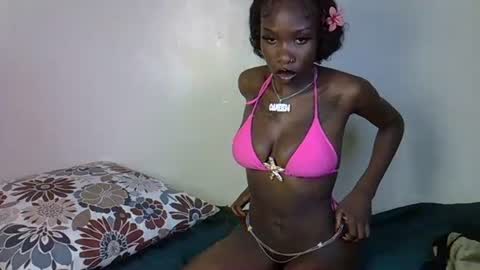 Snapshot of petite_lunar chatting on 10.19.25 Lunar online show from 10.19.25