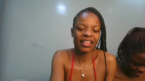 Snapshot of petite_luxe1 chatting on 07.20.26 Luxe online show from 07.20.26