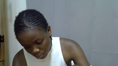 Snapshot of petite_melan chatting on 09.19.25 petite_melan online show from 09.19.25