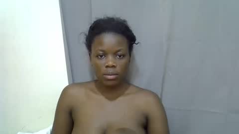 Snapshot of petite_melan chatting on 09.27.25 petite_melan online show from 09.27.25