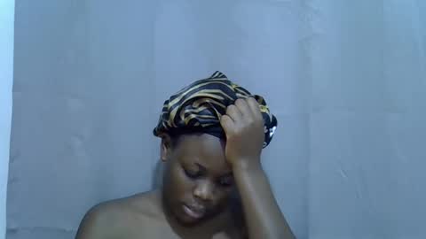 Snapshot of petite_melan chatting on 09.29.25 petite_melan online show from 09.29.25